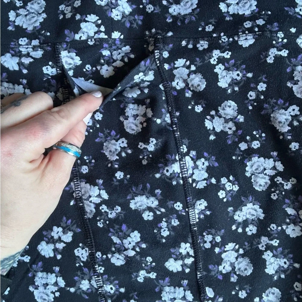 Victoria's Secret Pink Floral Leggings with pockets